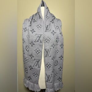 LOUIS VUITTON Grey Wool Silk Scarf Shawl Authentic M74742